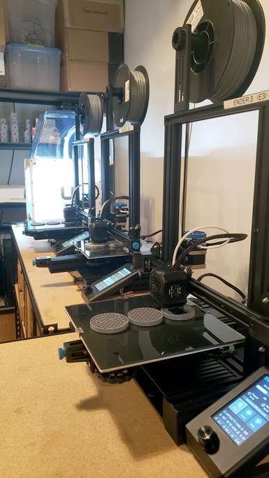 Ender 3 V2 printing razor presses